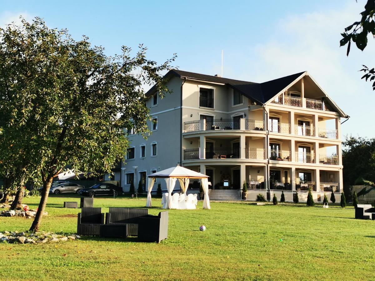 Gradinile Romane Hotel Chiriteni Exterior photo